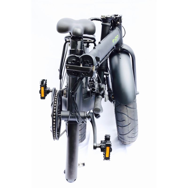 E-GoMaxPLUSFoldedSaddle in a white background.