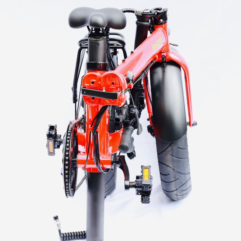 E-GoMaxPLUSRedFoldedSaddle in a white background.