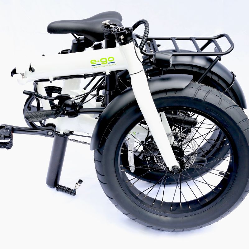 E-GoMaxPLUSWhiteFolded in a white background.