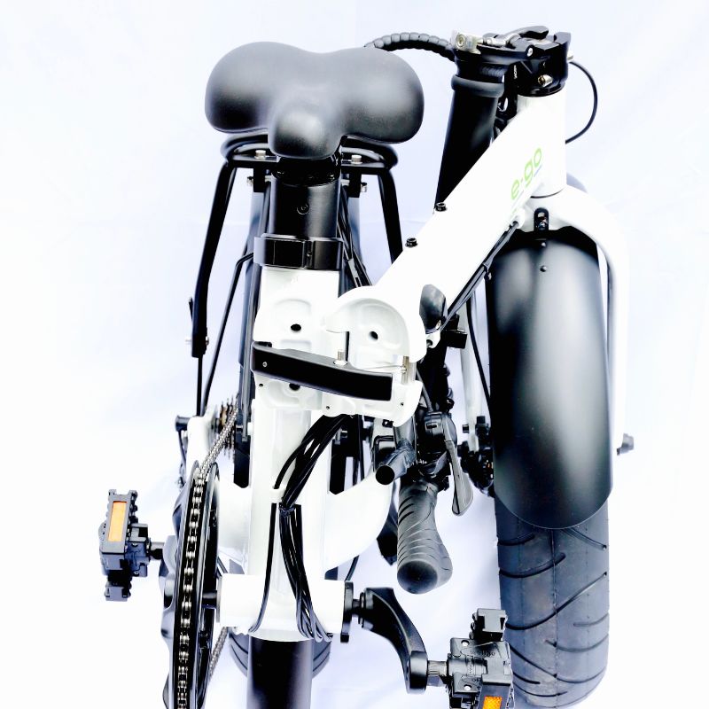 E-GoMaxPLUSWhiteFoldedSaddle in a white background.