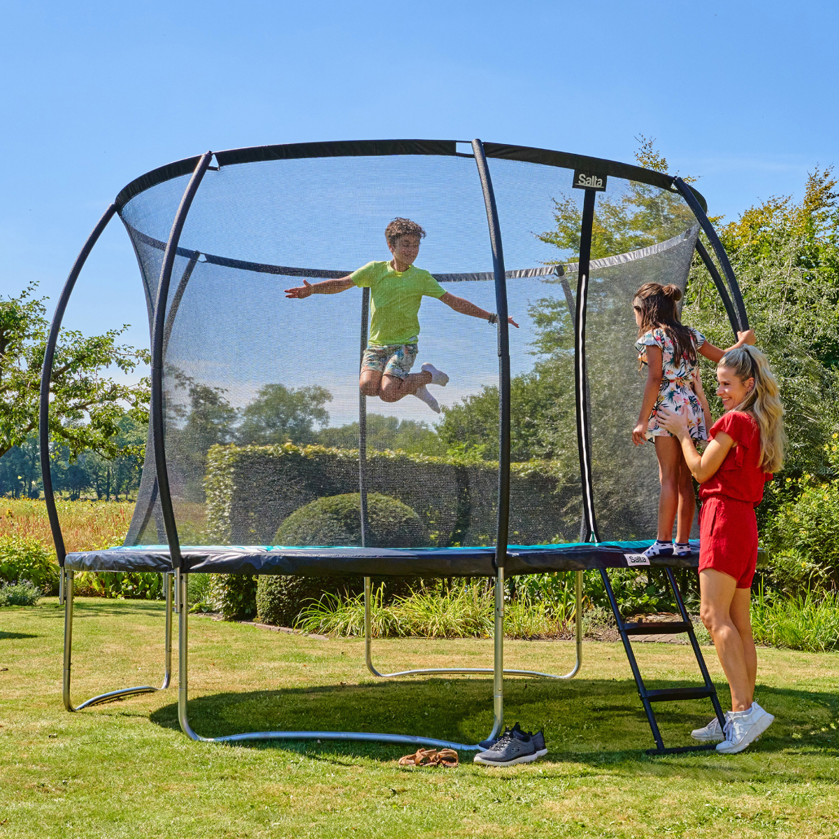 8ft 2" Salta Cosmos Round Trampoline with Enclosure