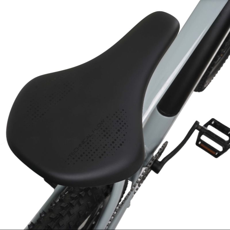 Claud Butler Ridge 1.0 saddle Selle Royal Close-up on a white background