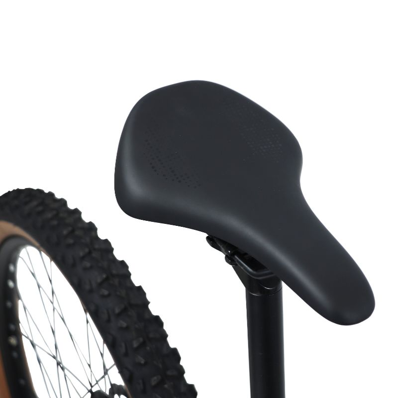 Claud Butler Ridge 2.0 saddle Selle Royal on a white background