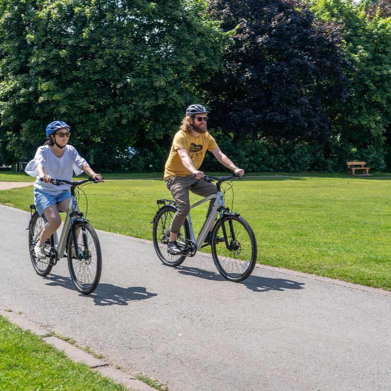 Falcon Horizon Cross Bar Hybrid e-bike lifestyle park