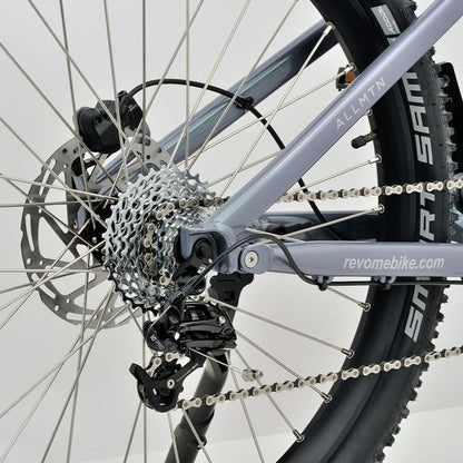 Revom M1 eMTB rear wheel gear system Close-up with a light grey frame and black components.
