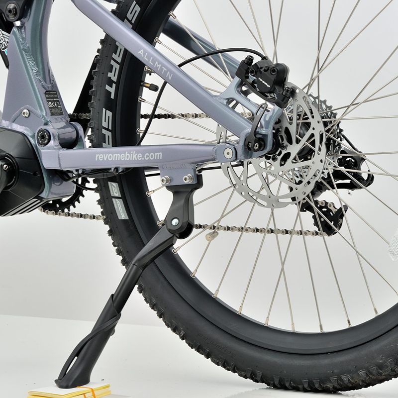 Revom M1 eMTB rear wheel and gear system Close-up on a white background