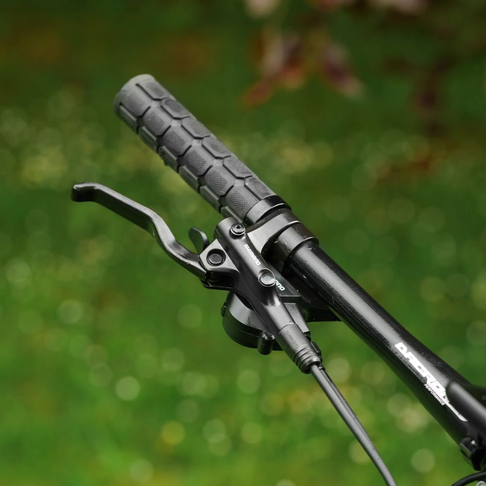 Roxform Gravion crossroad eMTB brake lever Close-up against a blurred green background