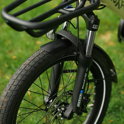Roxform Porto_S_front_suspension Close-up on a grassy background