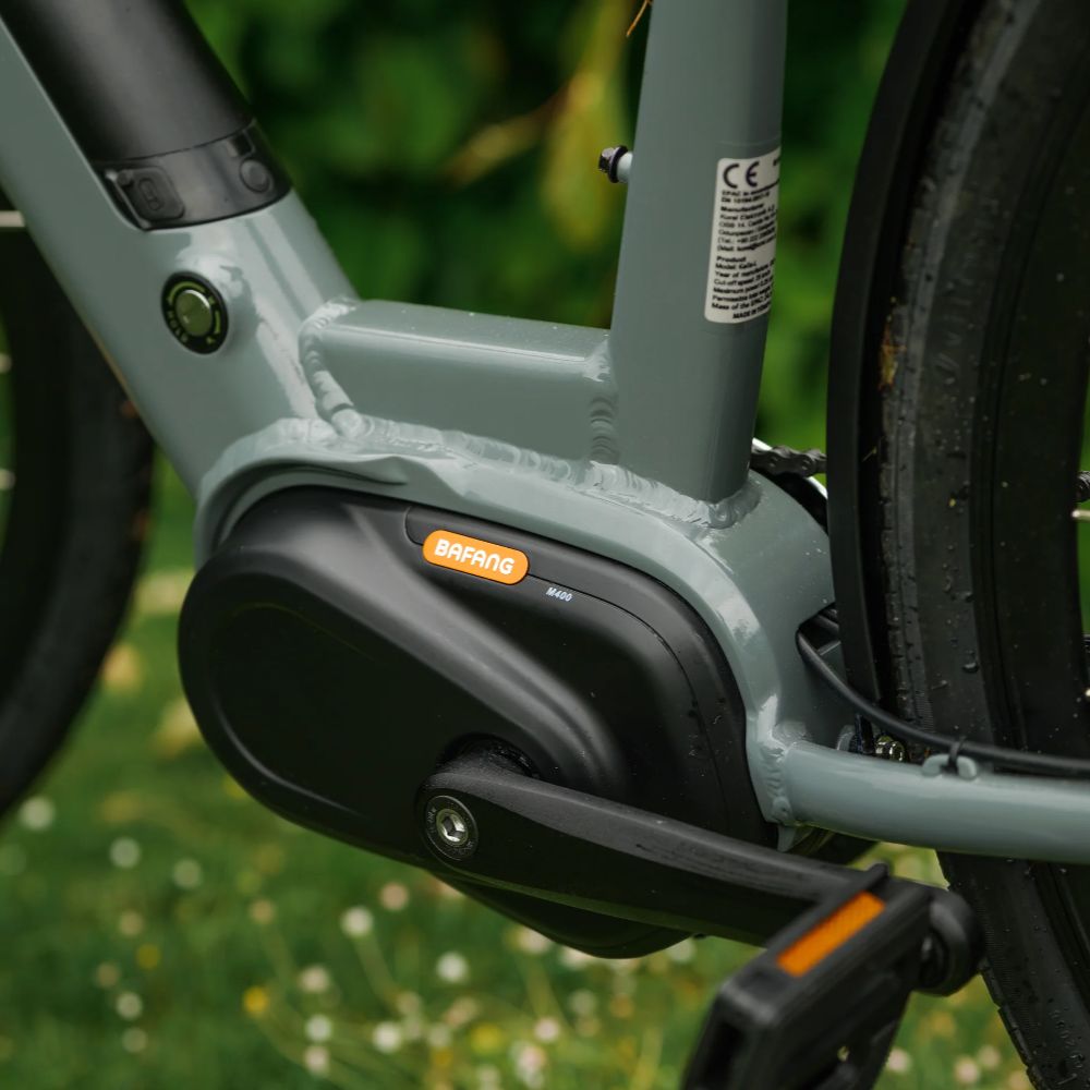 Roxform_Stride_L_e-bike Bafang mid motor Close-up on a blurred green background