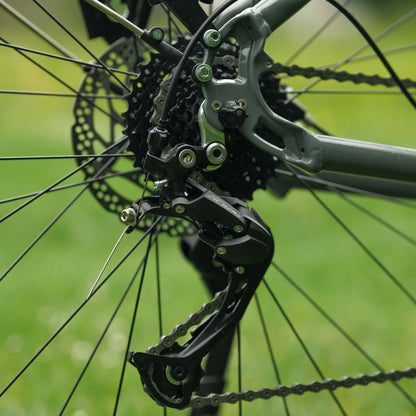 Roxform_Stride_L_e-bike rear gears Close-up with a blurred green background