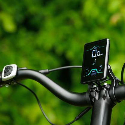 Roxform_Stride_S_e-bike_Digital display on handlebar with green blurred background