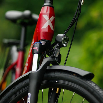 Roxform_Stride_S_e-bike front light Close-up, blurred green background
