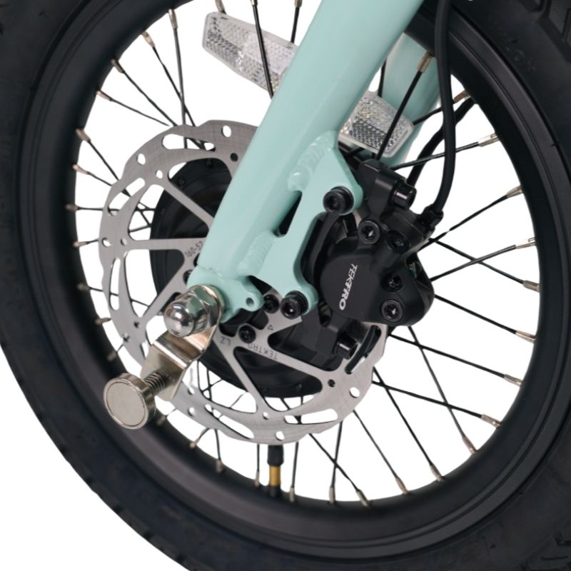 e-go_Lite_3S_Duck_Egg_disk brake system on a white background